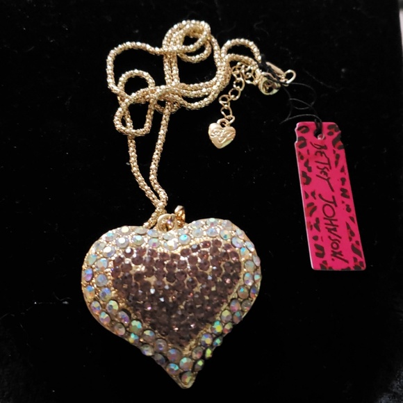Betsey Johnson Jewelry - NWT Betsey Johnson Heart Necklace